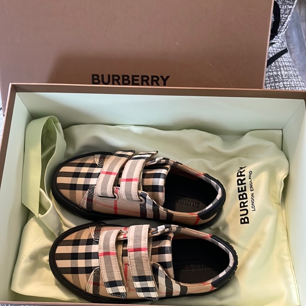 Never Used Burberry Kids Shoes Boys Size 11